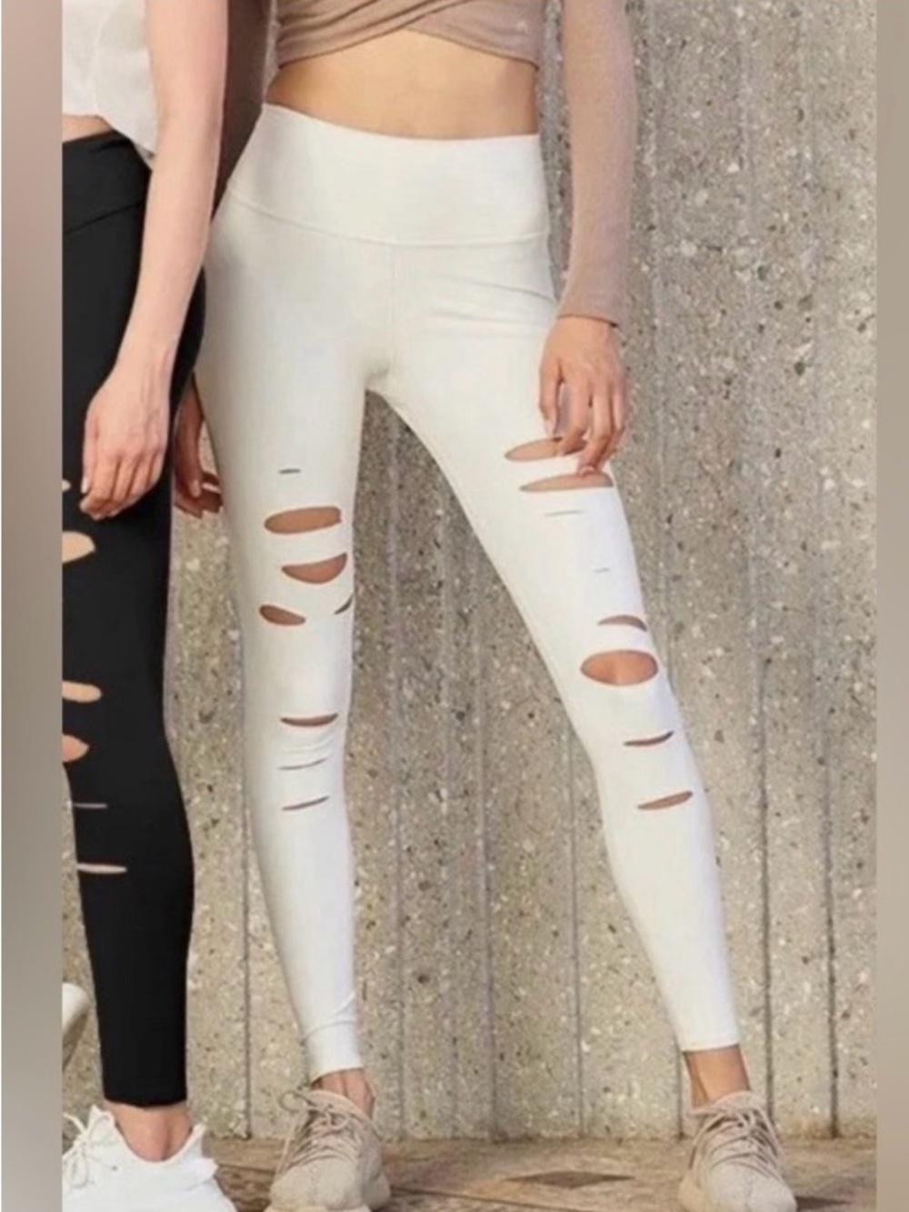 ALO Yoga Warrior White Distressed High-Waist Leggings. Size XS